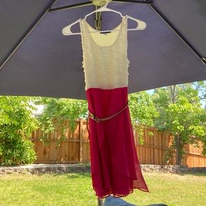 Dress, sleeveless white pink with belt.